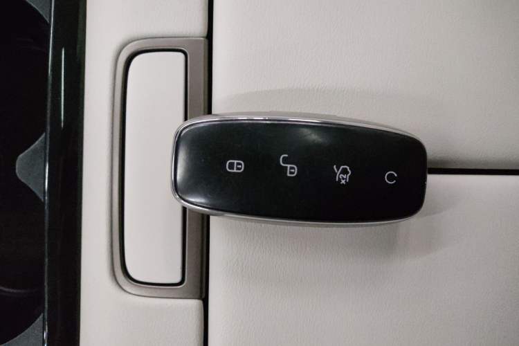 Used Denza D9 2022 DM-i 970 Four-Wheel Drive Prestige Model