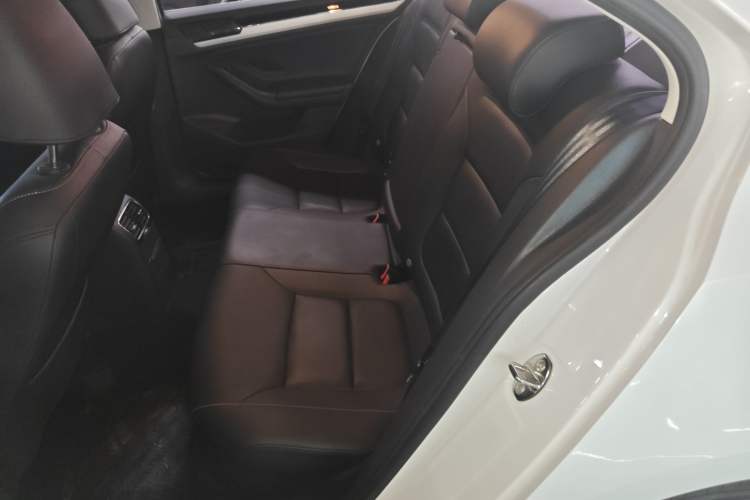 Used Volkswagen Sagitar 2017 180TSI Automatic Luxury Edition
