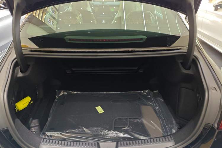 Used Mercedes-Benz E-Class 2025 Facelift E 300 L Luxury Edition
