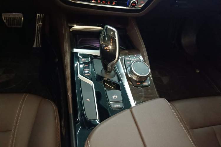 Used BMW 5 Series 2019 Facelifted 525Li Luxury Package
