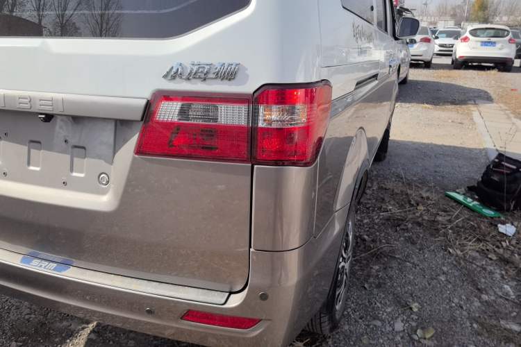 Used Jinbei Hiace X30 2024 1.5L Wealthy-Style Passenger Van 5/6/7 Seater
