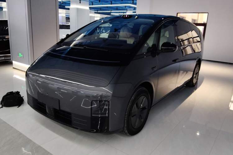 Used Li Auto MEGA 2025 Home Family Special Edition