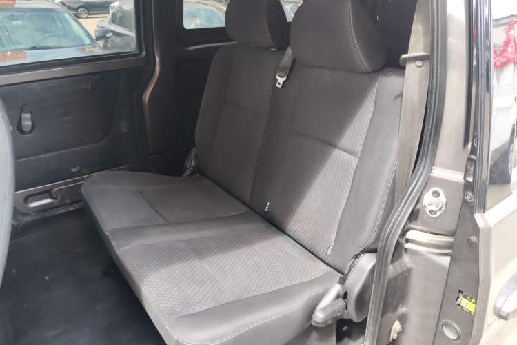 Used Jinbei Gold Hiace 2021 2.0L Passenger Van Engineering Lion Central Air Conditioning Version 9 Seats
