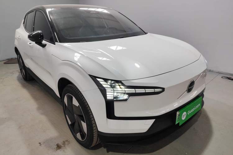 Used Volvo EX30 2025 Rear-Drive Long-Range Plus Model