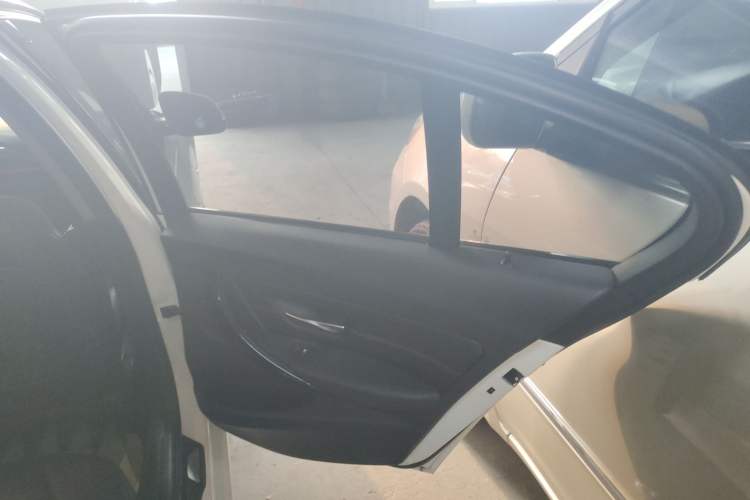 Used BMW 3 Series 2014 320i Sport Design Package
