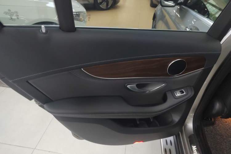 Used Mercedes-Benz GLC 2020 Facelift GLC 300 L 4MATIC Dynamic Edition
