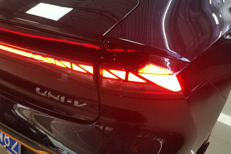 Used Changan UNI-V 2025 1.5T 500Bar Prestige Sporty Version
