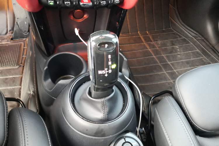 Used  MINI 2021 1.5T COOPER Classic Edition Five-Door Version
