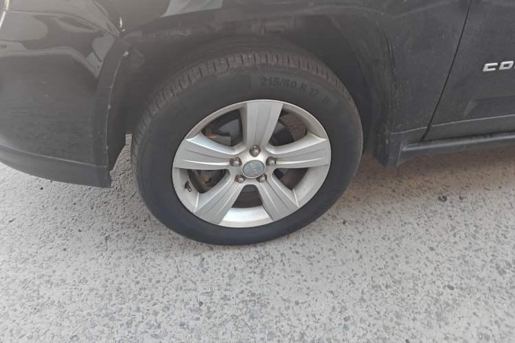 Used  Compass 2014 Revised Version 2.0L Two-Wheel Drive Entry-Level Edition
