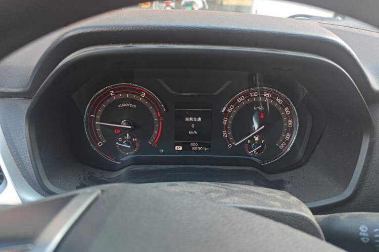 Used SAIC MAXUS T70 2021 2.0T Facelift Diesel Automatic 4x4 Advanced Version with Long Bed and High Ground Clearance
