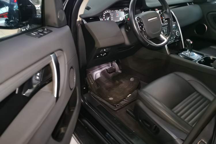 Used Land Rover Discovery Sport 2020 200 PS Family Edition
