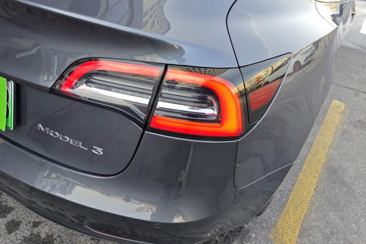 Used Tesla Model 3 2019 Long-Range All-Wheel-Drive Version
