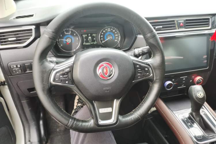 Used Dongfeng Fengon 580 2016 Revised Version 1.5T CVT Luxury Edition
