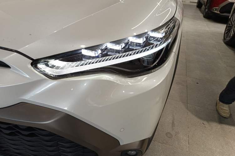 Used Toyota FRONTLANDER 2023 2.0L Smart Electric Hybrid Dual-Engine Deluxe Version
