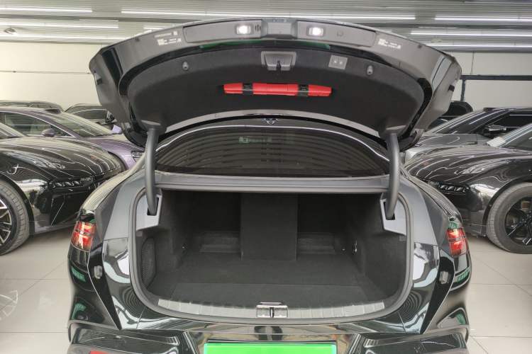 Used Denza Z9 2024 630 km All-Wheel Drive Max Version