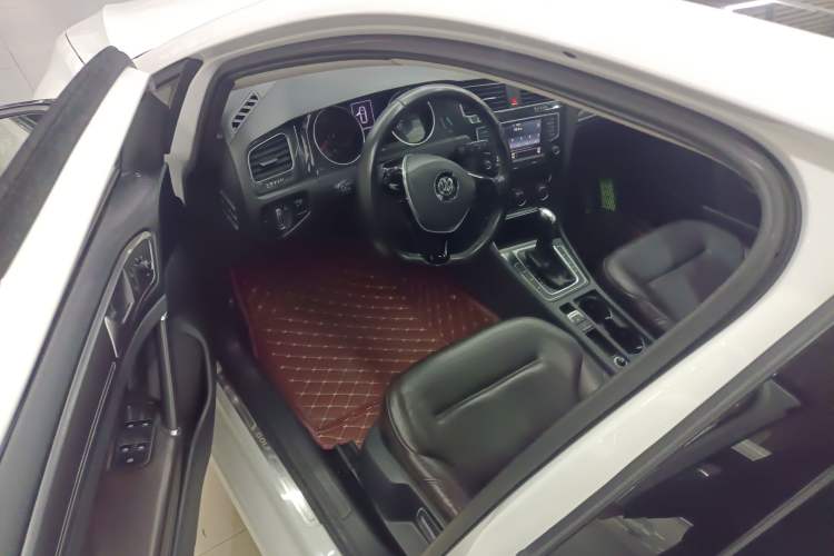 Used Volkswagen Golf 2017 230TSI Automatic Comfort Edition – Celebrating Milestone of One Million Units
