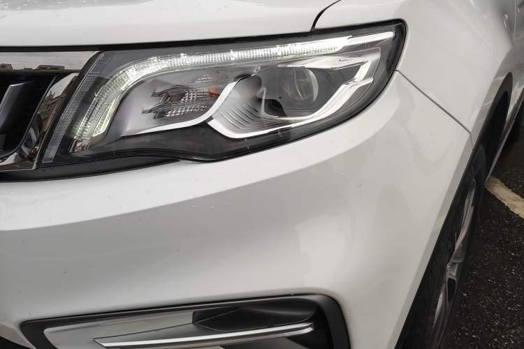 Used Geely Auto Emgrand X7 Sport 2018 1.8TD Automatic Two-Wheel Drive Smart Connect 4G Internet Edition
