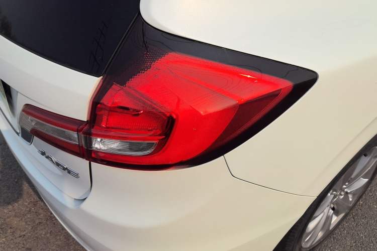 Used Honda Jade 2017 1.8L Automatic Classic Edition 5 seats
