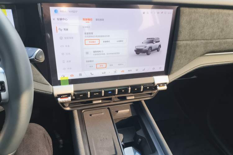 Used  G318 2024 Four-Wheel-Drive Air Suspension Model
