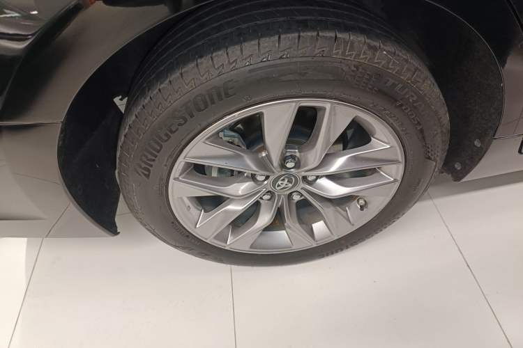 Used Toyota Avalon 2019 Dual-Engine 2.5L Luxury Edition China VI Standard
