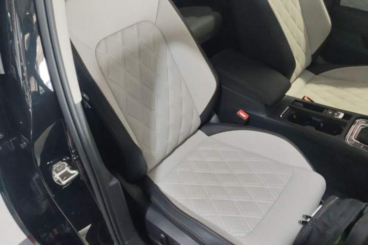 Used Volkswagen Magotan 2023 2 Million Units Commemorative Edition 330TSI DSG Luxury Version
