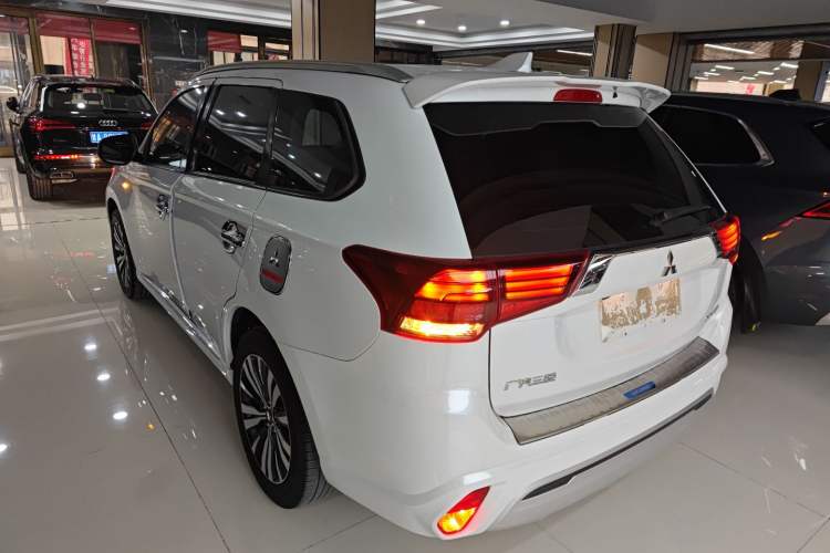 Used Mitsubishi Outlander 2021 2.0L Two-Wheel Drive Comfort Edition 5 Seats