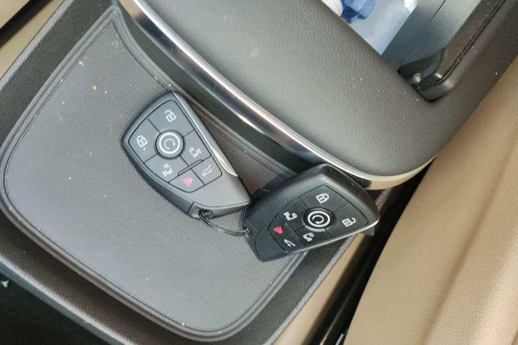 Used Buick GL8 New Energy 2025 Lu Shang Luxury Edition 7-Seater