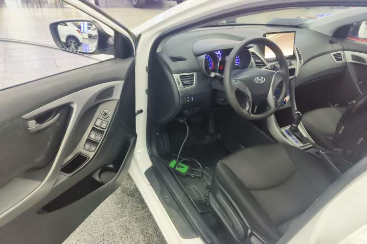 Used Hyundai Elantra (5th Generation / Langdong) 2016 1.6L Automatic Smart Version
