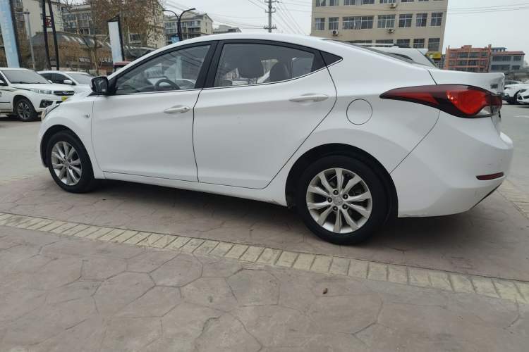 Used Hyundai Elantra (5th Generation / Langdong) 2016 1.6L Automatic Smart Version