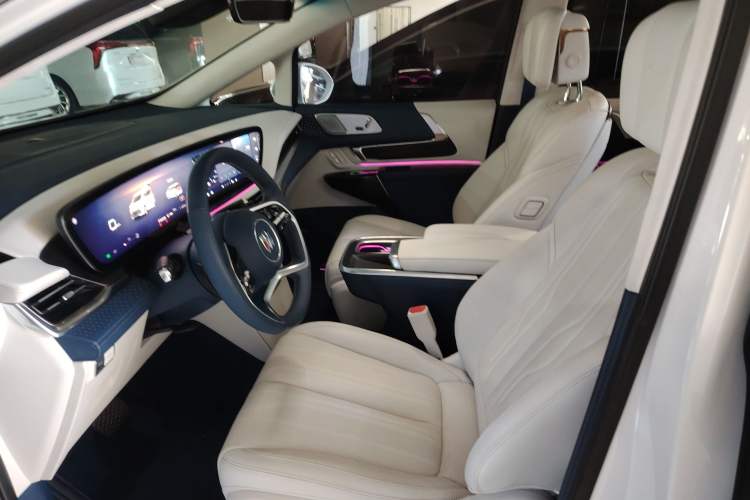 Used Buick Century 2023 2.0T Seven-Seater Yinshi Edition
