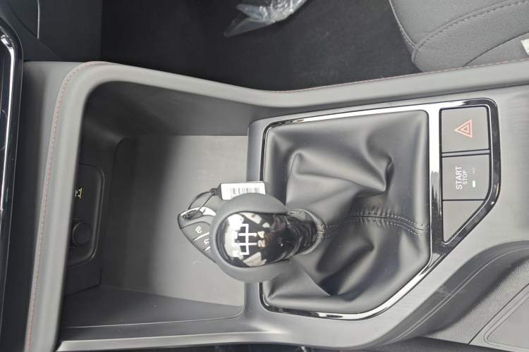 Used Roewe i5 2026 Model 1.5L Manual Comfort Version