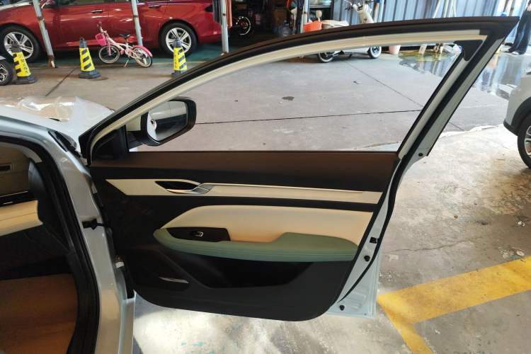 Used Geely Auto Emgrand L HiP 2022 1.5TD-DHT Pro 100KM Super Rui
