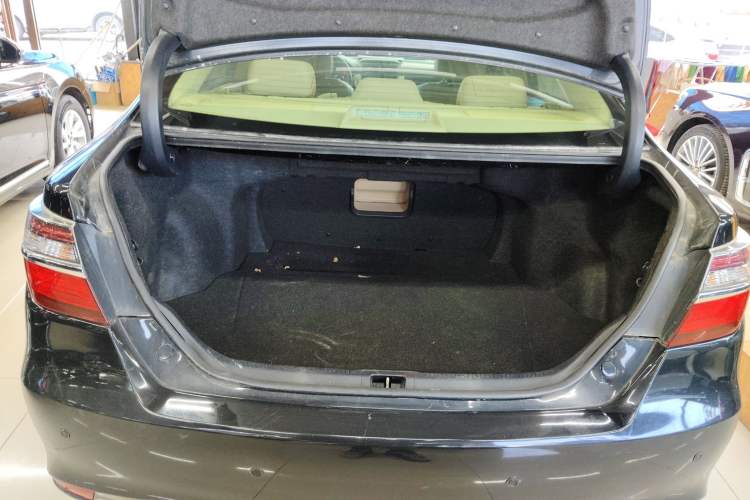 Used Toyota Camry 2016 2.0G 10th Anniversary Leading Edition
