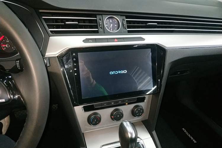 Used Volkswagen Magotan 2017 280TSI DSG Comfort Model
