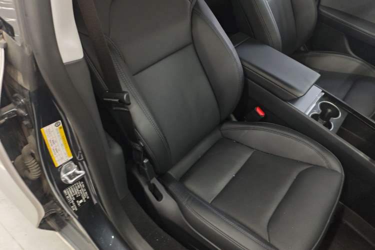 Used Tesla Model 3 2025 Rear-Wheel-Drive Version
