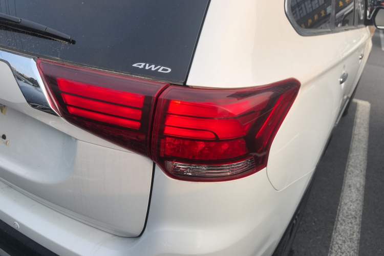 Used Mitsubishi Outlander 2016 2.4L 4x4 Elite Edition 5 Seats
