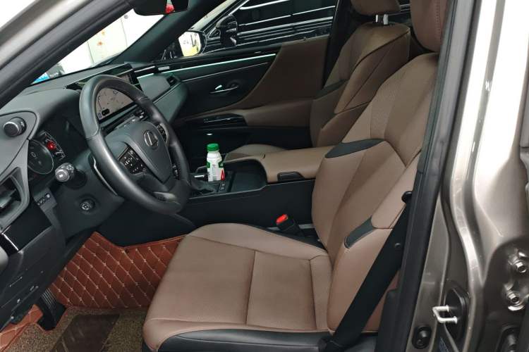 Used Lexus ES 2022 300h Deluxe Edition
