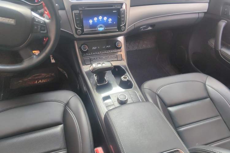 Used Haval H8 2017 2.0T Gasoline Two-Wheel Drive Smart Edition
