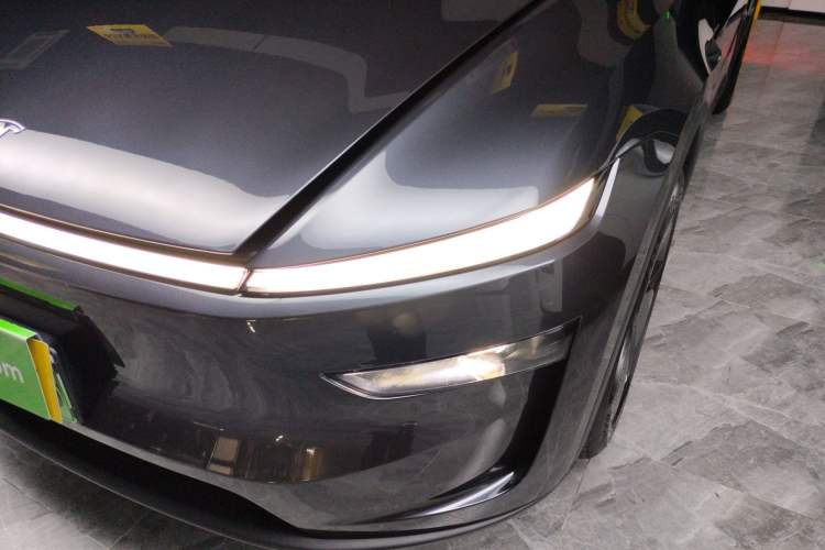 Used Tesla Model Y 2025 Long-Range All-Wheel-Drive Version
