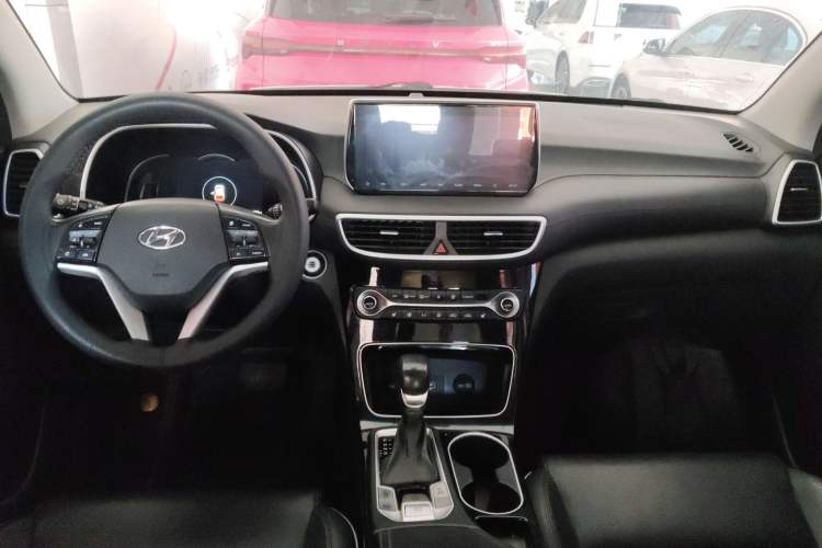 Used Hyundai Tucson 2019 280TGDi Dual-Clutch Two-Wheel Drive Smart Connect Version China VI
