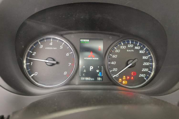 Used Mitsubishi Outlander 2014 2.4L 4x4 Deluxe Value Edition 5 Seats
