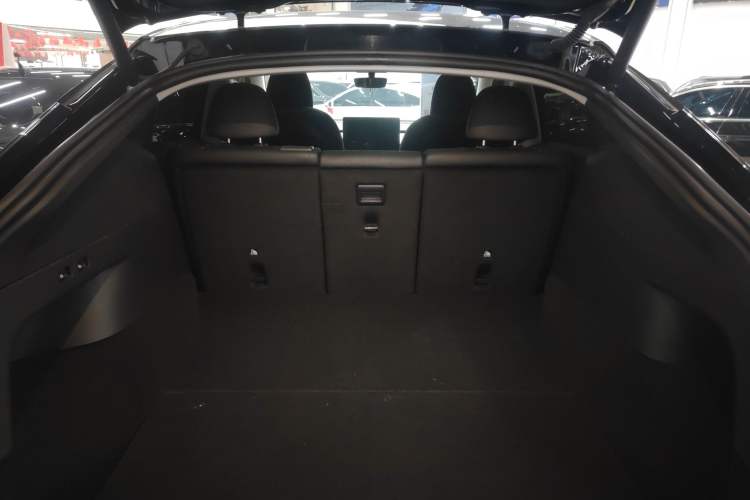 Used Tesla Model Y 2023 Rear-Wheel-Drive Version
