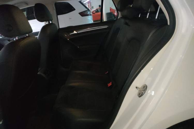 Used Volkswagen Golf 2018 230TSI Automatic Luxury Version
