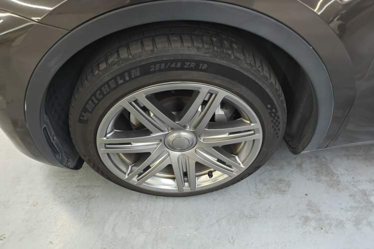 Used Tesla Model Y 2021 Long-Range All-Wheel-Drive Version
