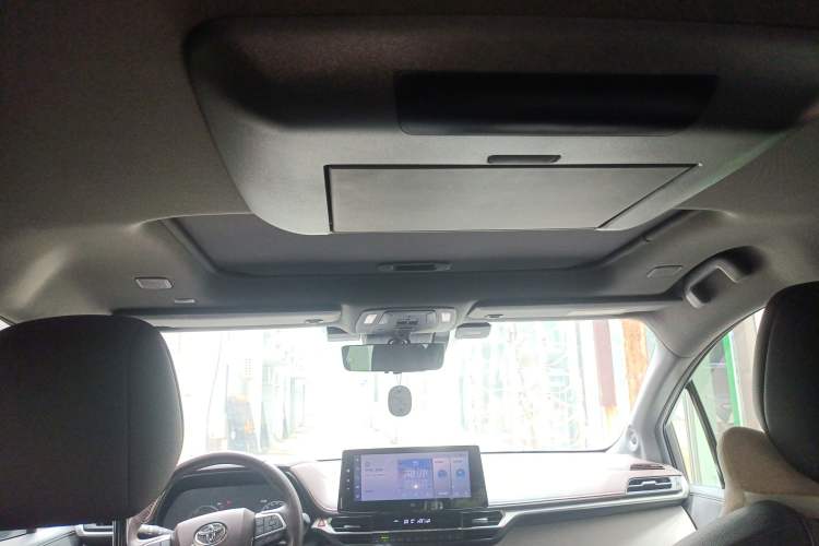 Used Toyota Granvia 2023 2.5L Hybrid Flagship VIP Edition
