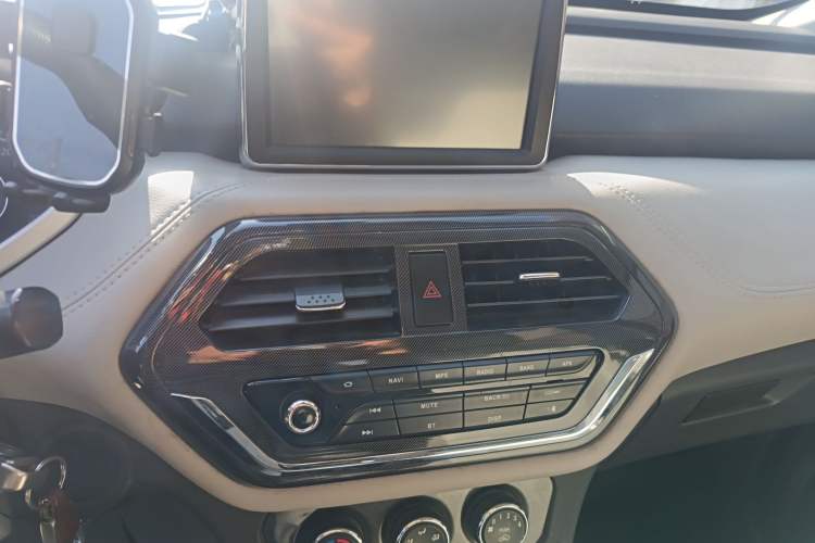 Used  M70 2017 1.5L manual first-class cabin
