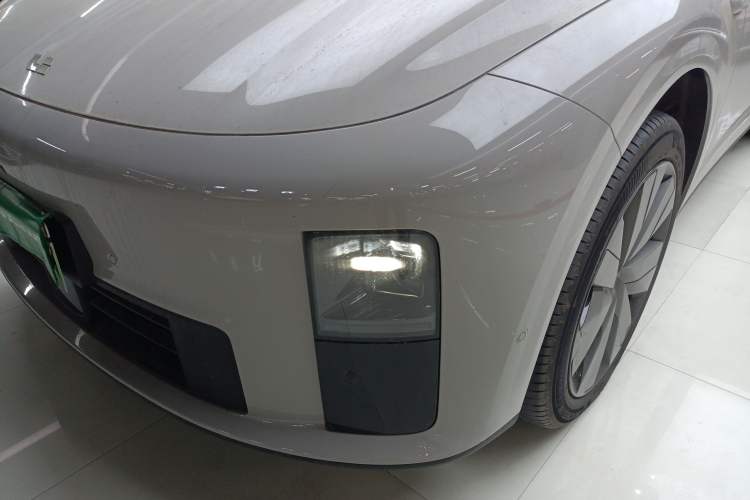 Used Li Auto Li Auto i6 2025 Model Four-Wheel-Drive Standard Type
