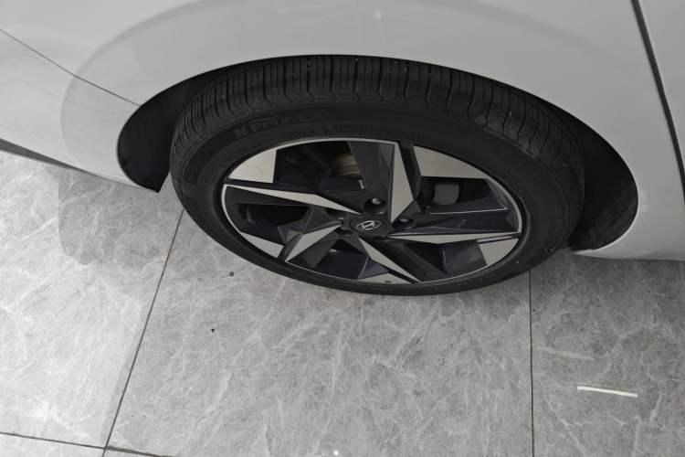 Used Hyundai Elantra 2021 1.5L CVT LUX Prestige Edition
