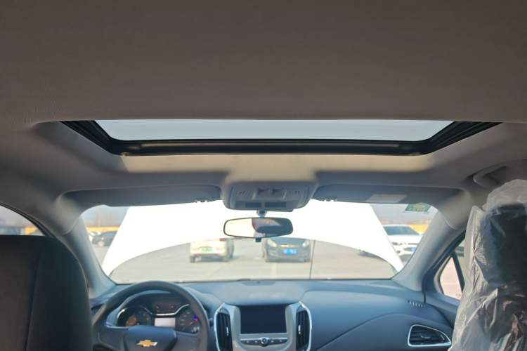 Used Chevrolet Cruze 2018 320 Automatic Pioneer Sunroof Edition
