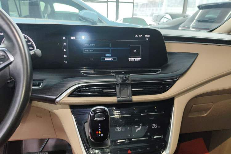 Used Buick GL8 2021 ES Landtrek 653T Smart Luxury Model
